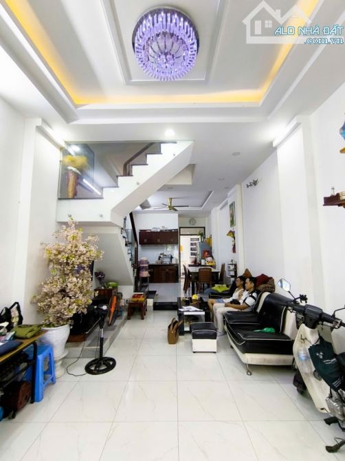 NHÀ LONG TRƯỜNG QUẬN 9 – 70M² – ĐƯỜNG 9M Ô TÔ ĐỖ – 5.XTỶ - 6
