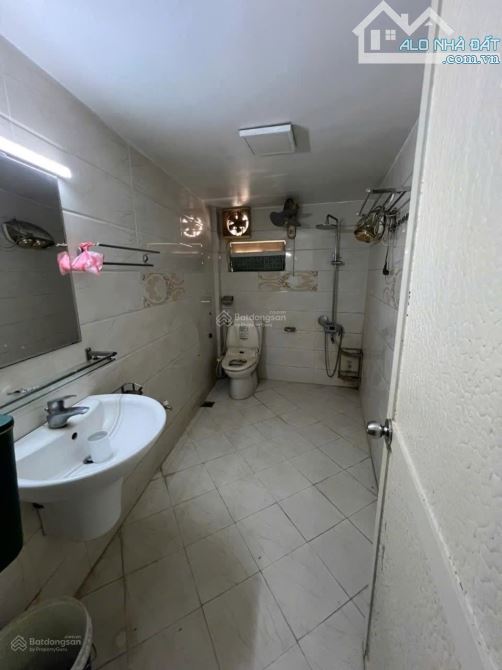 Cho thuê nhà nguyên căn ngõ 4 Tôn Đức Thắng, DT 60m2 x 4 tầng, 5 phòng ngủ, full nội thất. - 6