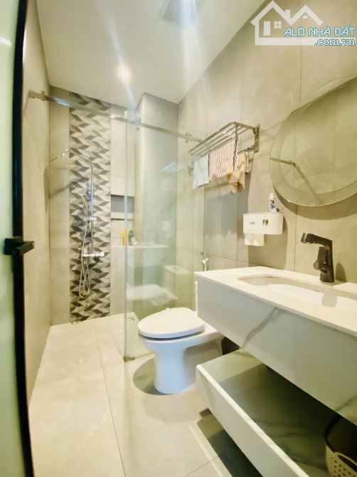 HÀNG HIẾM MẶT TIỀN HẺM 6M ĐƯỜNG NGUYỄN TRÃI - QUẬN 1 - DT:46M2 - 4 TẦNG - CHỈ 12 TỶ - 6