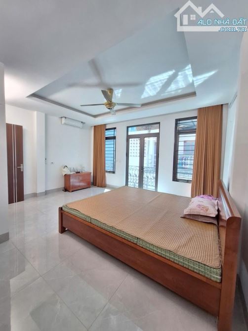 Nhà Nguyễn Trãi – ô tô đỗ cửa – 32m² – 5 tầng – 6.5 tỷ - 6