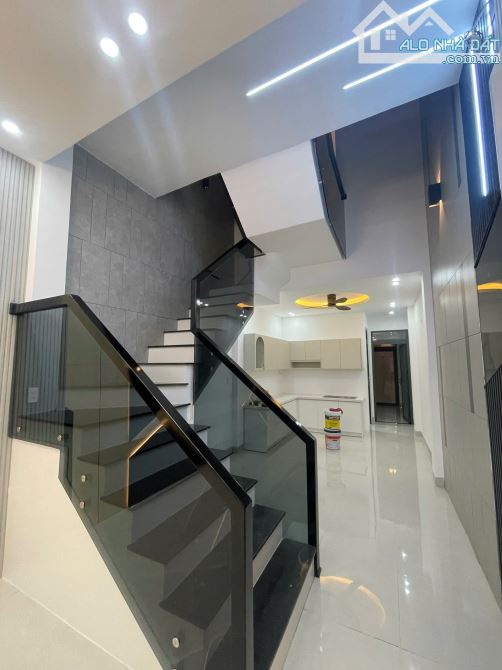 Bán nhà mặt tiền Hoàng Hoa Thám mới 100%. 70m2 giá 3tỷ5 - 6