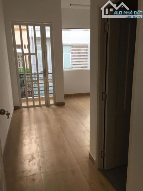Phạm Thế Hiển, P3, Q8. DT 3,7 x 15, hậu 4m. Giá 5,5 tỷ TL.  Mô tả:- Vị trí: hẻm thông - 6