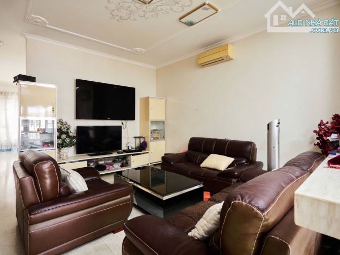Bán villa mặt tiền khu biệt thự SaiGon Pearl - 147m2 - 5 tầng - siêu sịn - 6