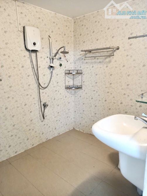 QUẬN 10 – HẺM XE HƠI NGỦ TRONG NHÀ – 64M² NGANG 4,6 – 4 TẦNG – 10PN CHDV – THU  600Tr/Năm - 6