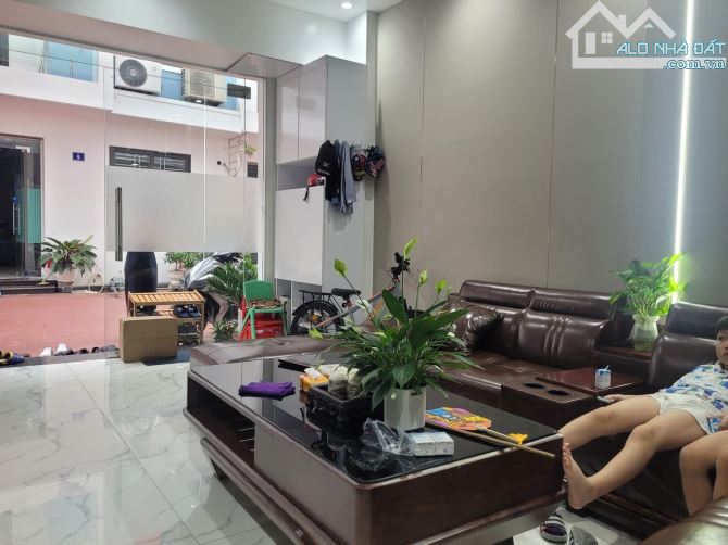 Bán nhà 4 tầng duy nhất ô tô đỗ cửa ngay đối diện Hoàng Huy sầm uất - 6