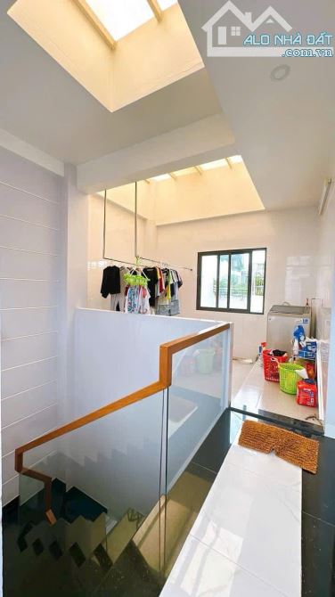 BÁN NHÀ Q4 KHU VIP ĐƯỜNG SỐ ĂN THEO 4 TẤM MỚI ĐẸP DT 6*10 GIÁ 8TỈ TÍ GIÁP Q1 HẺM 3M THÔNG - 6
