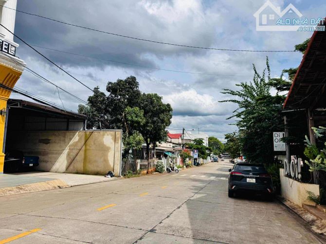 BÁN ĐẤT TẶNG NHÀ C4 ĐƯỜNG Y NUÊ - DT: 6,6x24m - H: TÂY - TC: 100% - 6 TỶ - 6