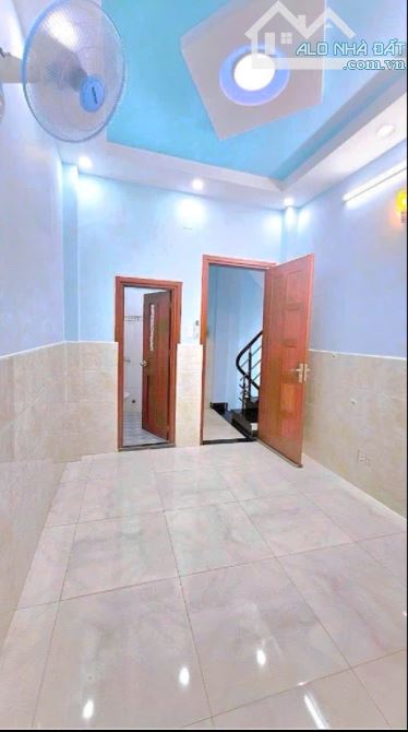 CHỈ 5.2 TỶ NHÀ 5 TẦNG KHU 20 THƯỚC - QUẬN 4, KO LO GIẢI TỎA - 7