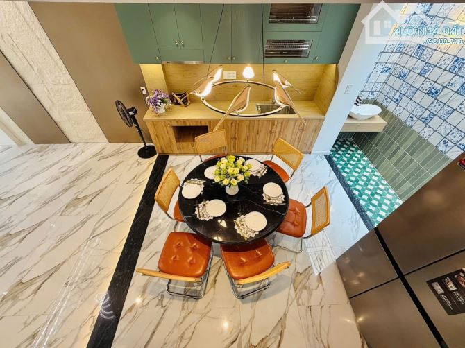 LÊN SÓNG CĂN SIÊU PHẨM XE HƠI NGỦ TRONG NHÀ, KHU ĐỒNG BỘ P15. GV , NHÀ XÂY MỚI CHỈ HƠN 6Tỷ - 7