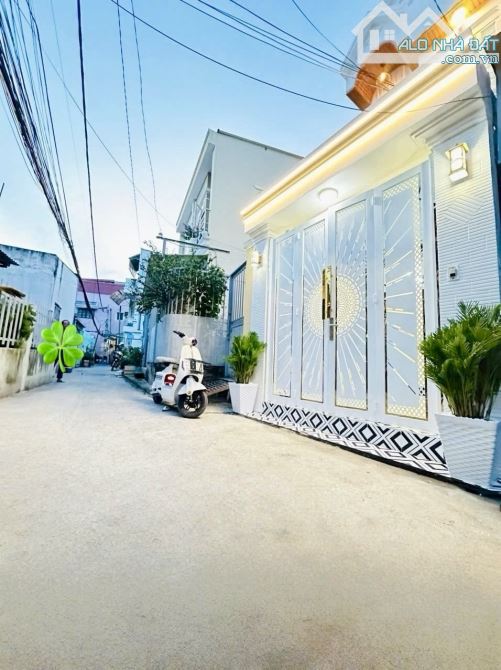 NHÀ ĐẸP 43M2, 2 TẦNG FULL NỘI THẤT, HẺM 3.5M, GẦN MẶT TIỀN, KẾ PHẠM HỮU LẦU, Q7, CHỈ 3,9T - 7