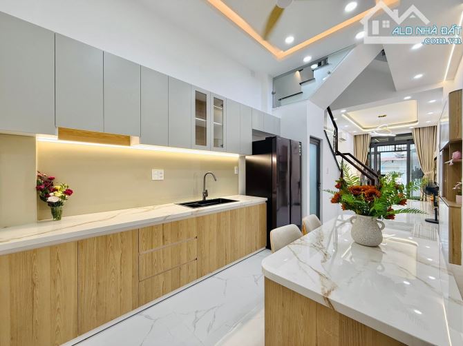 Nhà Hẻm Xe Hơi Nhỏ - 42m² (3,1 x 14) Nở Hậu - Trệt 3 Lầu - 4 Phòng Ngủ - Hoàn Công Đủ - 7