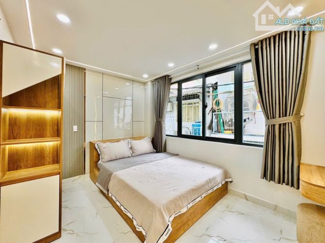 Nhà Hẻm Ba Gác - 22m² (4x5,5) - Trệt 2 Lầu - 3 Phòng Ngủ - Hoàn Công Đủ - 7