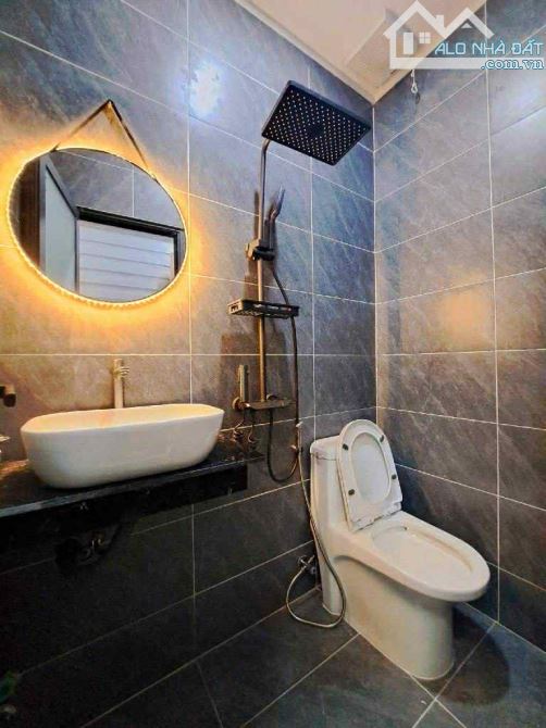 NHÀ 3 TẦNG HẺM XE HƠI 44M GẦN NGAY CÔNG VIÊN LÀNG HOA CHỈ VỚI 4,35 TỶ - 7