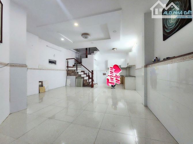 Bán nhà Hẻm 42 Đồng Xoài, gần chợ Hoàng Hoa Thám, DT:43m2 [5.3x9m] 2 Lầu ST - Chỉ hơn 6 Tỷ - 7