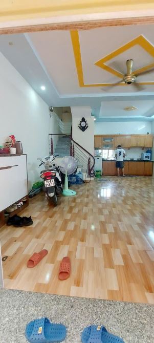 Spcc Bán nhà 455 đằng hải Thông số : 40m2 nhà 3 tầng  - cấu trúc nhà : phòng khách , phòng - 7