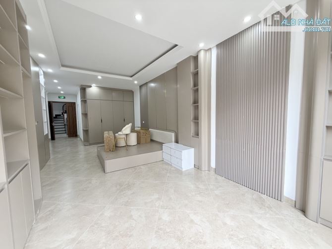PHỐ KIM ĐỒNG -PHÂN LÔ - Ô TÔ ĐỖ TRÁNH - VỈA HÈ - KINH DOANH 75m2 x 6 tầng - 7