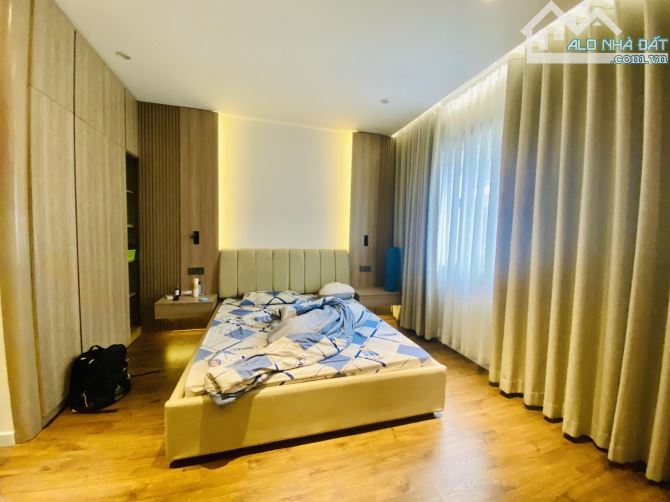 HÀNG HIẾM MẶT TIỀN HẺM 6M ĐƯỜNG NGUYỄN TRÃI - QUẬN 1 - DT:46M2 - 4 TẦNG - CHỈ 12 TỶ - 7