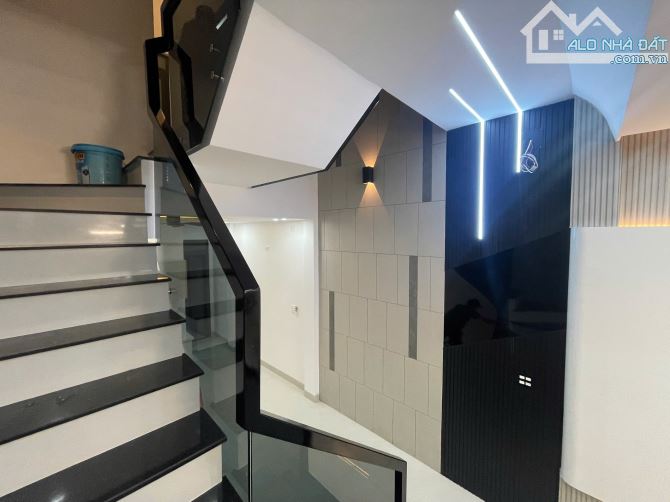 Bán nhà mặt tiền Hoàng Hoa Thám mới 100%. 70m2 giá 3tỷ5 - 7