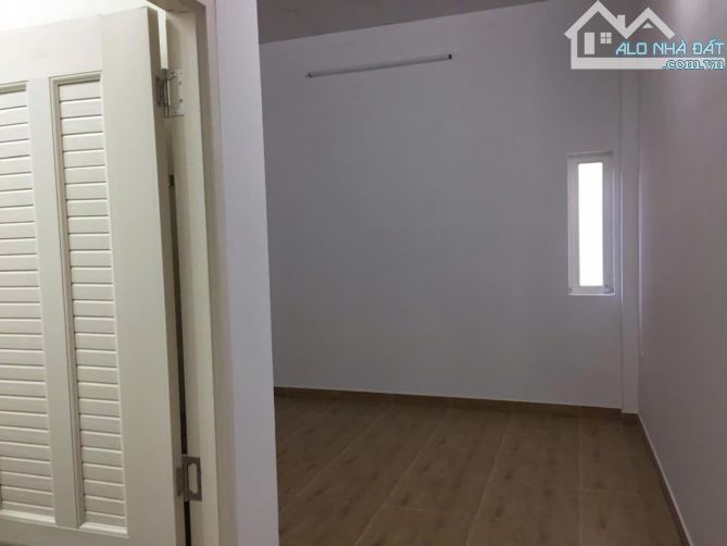 Phạm Thế Hiển, P3, Q8. DT 3,7 x 15, hậu 4m. Giá 5,5 tỷ TL.  Mô tả:- Vị trí: hẻm thông - 7