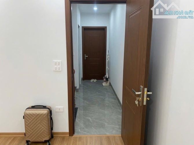 SIÊU HIẾM KIM CHUNG - Ô TÔ ĐỖ CỬA - 5 TẦNG 6 NGỦ - TRỤC CHÍNH GIAO THÔNG - GIÁ CHỈ 5,05 TỶ - 7