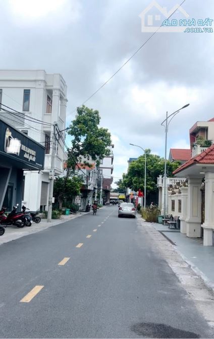 GẤP! Nhà 3 tầng Võ Văn Ngân, 67m2, hẻm ô tô, ngay Vincom. Chỉ 6.5 TỶ - 7