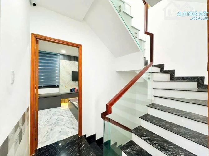 Cần bán nhanh nhà hẻm 6m Đào Tông Nguyên, NB, Dt 5x10m, 3 lầu, ST. Giá 6,15 tỷ - 8