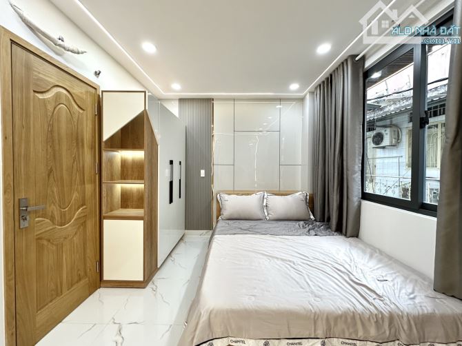 Nhà Hẻm Ba Gác - 22m² (4x5,5) - Trệt 2 Lầu - 3 Phòng Ngủ - Hoàn Công Đủ - 8