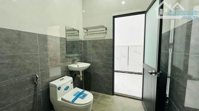 Nhà đẹp HXH cách mặt tiền đường DT 826 vài trăm mét DT to giá chưa đến 2x tỷ - 8