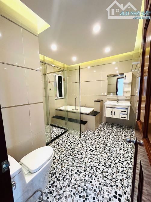 NHÀ CHO THUÊ TRỆT 2 LẦU MỚI ĐẸP - FULL MÁY LẠNH - TRỤC CHÍNH NAM LONG - 8