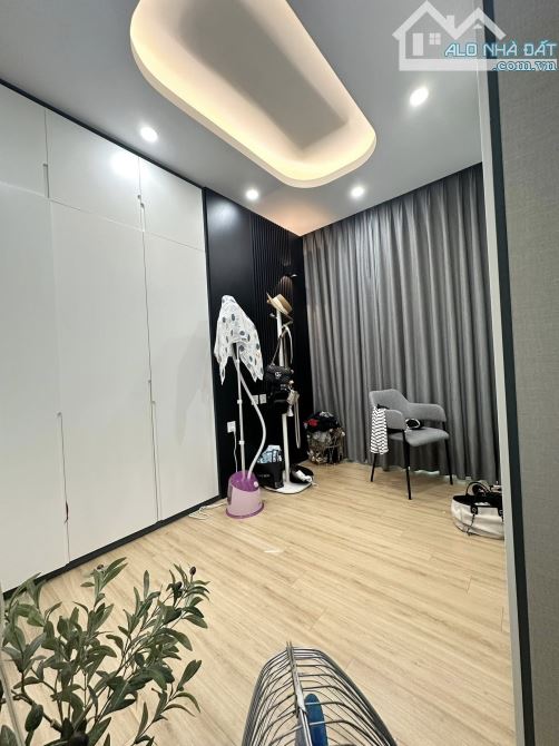 Bán gấp căn hộ chung cư 3PN 2VS, giá chỉ 9.9 tỷ. Tòa The Legacy Số 10 Lê Văn Thiêm. - 8