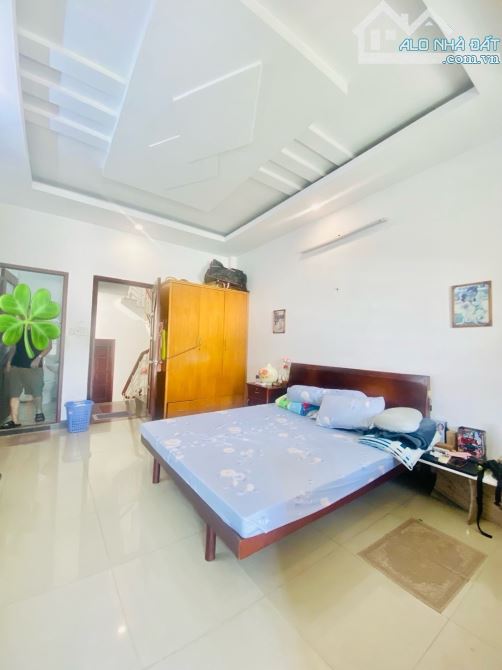 Nhà đẹp gần siêu thị Emart xe hơi vào nhà, 72m2, 4 tầng chỉ 7.2 tỷ TL - 8
