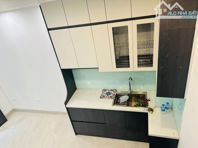 CẦN NHÀ NGÁCH 22 NGÕ LỆNH CƯ - DT 20M2 - 5 TẦNG - MT 3.5M - GIÁ 4.7 TỶ - 8