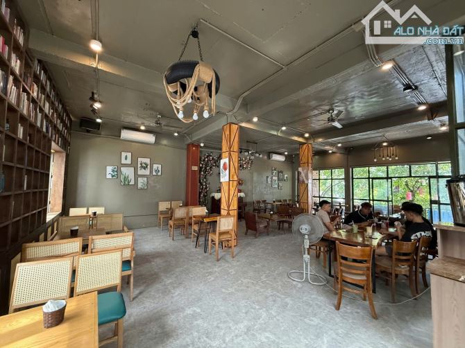 CẦN BÁN GẤP. Biệt Thự KĐT Văn Khê Lô góc dt:298m2 x 3 Tầng Mt:32m Giá chào bán  92 tỷ - 8