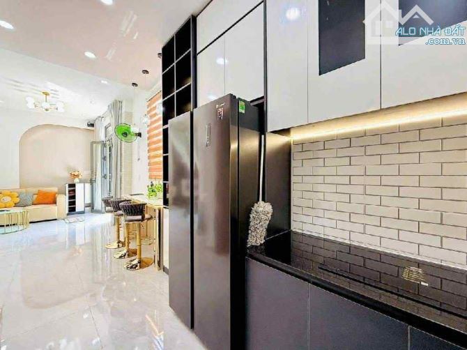 NHÀ 3 TẦNG HẺM XE HƠI 44M GẦN NGAY CÔNG VIÊN LÀNG HOA CHỈ VỚI 4,35 TỶ - 9