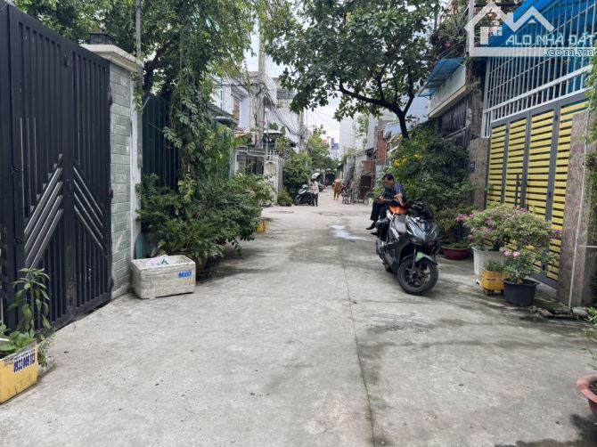 🌺 Nhà 2 tầng đường THẠNH LỘC 22 phường TL Q12, dt 70,8 m2 (4mx18m) Hẻm 4,5m 💰 5,2 tỷ - 9