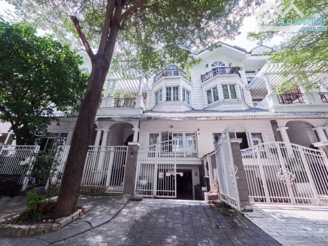 Bán villa mặt tiền khu biệt thự SaiGon Pearl - 147m2 - 5 tầng - siêu sịn - 9