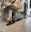 Cho thuê nhà ngõ 47 Nam Dư, Lĩnh Nam, Hoàng Mai. Dt 100m2 x 3 tầng, giá 13tr