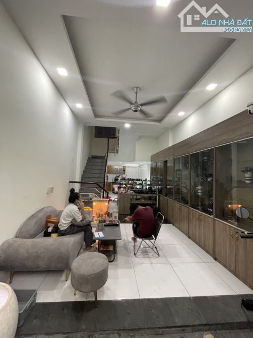 BÁN NHÀ NĂM CHÂU 46M2 NHÀ MỚI HẺM 4M CHỈ 6.6 TỶ