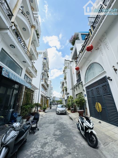 Chính chủ gấp bán giảm còn 6 tỷ 199, đường Hương Lộ , 5 tầng, 57m2