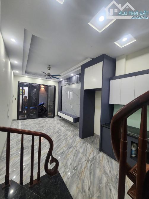 Kiến Hưng ,Mậu Lương 30m 5T 6,3 tỷ ngõ 3 gác tránh ngõ thẳng 200m ra phố nội thất đầy đủ .