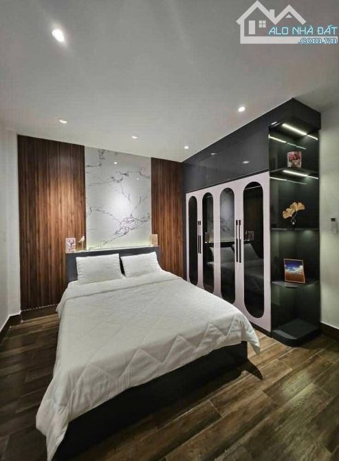BÁN NHÀ MT HẺM TĐ TRỌNG 3 TẦNG NGANG 4.5 x 17M NHÍCH 6 TỶ