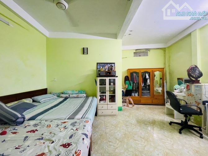 Quận 3, nhà đẹp,gần mặt tiền Cách Mạng Tháng Tám, 60m2, sổ nở hậu 6m, 3Pn, 6.75 Tỷ
