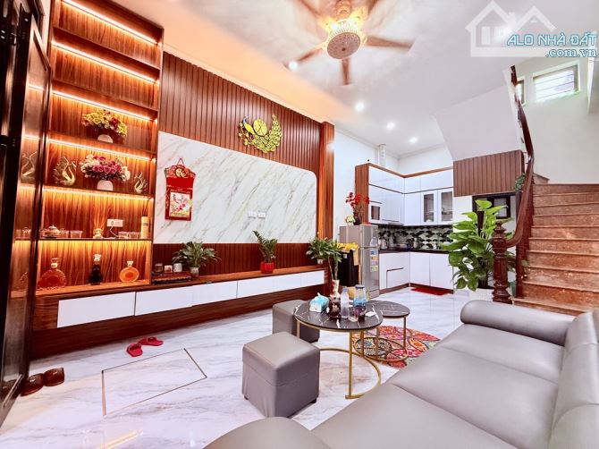 Tân Triều . Thanh Trì. Triều khúc 28m 4 tầng .5.85 tỷ. Ngõ thông nhà thoáng sáng ô tô gần