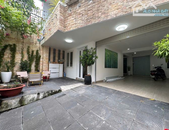 Bán Biệt Thự HXH Hoàng Hoa Thám  – Bình Thạnh – 158m² - giá chỉ 23 tỷ.– 3 Tầng