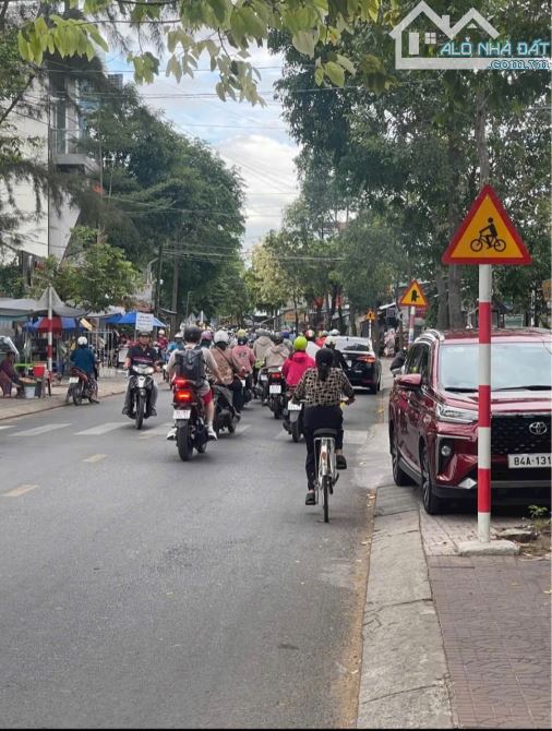 Bán nhà Phạm Ngũ Lão đoạn khu dân cư đông đúc