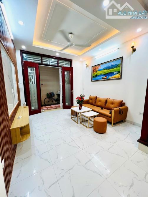 PHÂN LÔ NHÀ ĐẸP  32m2 - 5T - Ô TÔ ĐỖ CỔNG - FULL NỘI THẤT - HÀ ĐÔNG