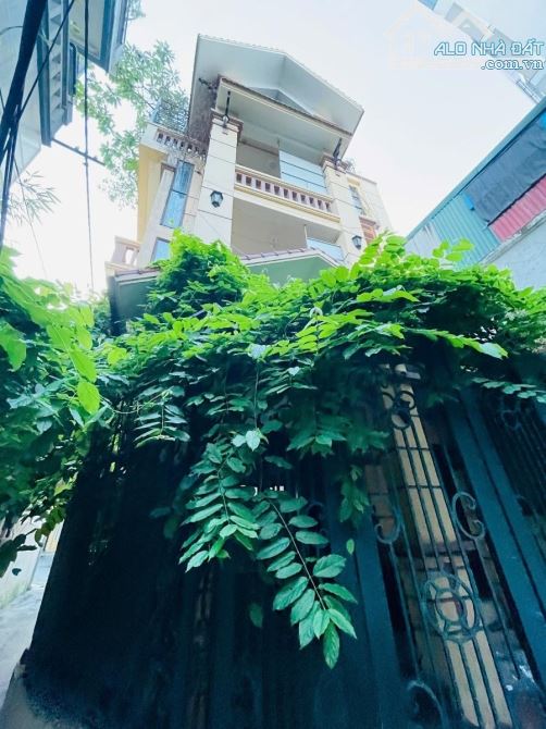 ￼💥Biệt thự cổ Trích Sài, thông sang Thuỵ Khuê  NGÕ THÔNG - BA GÁC PHI - 3 MẶT NGÕ -  3 TH