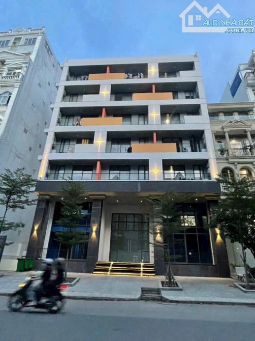 Bán gấp hàng hiếm Nguyễn Thị Minh Khai - Quận 3. Ngang 8m - HĐ thuê 75 triệu/tháng - 27 Tỷ