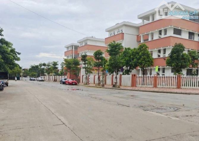 Bán đất Vạn Phúc, Thanh Trì, 56m2, giá 2,3 tỷ, gần bãi đậu xe ô tô tránh
