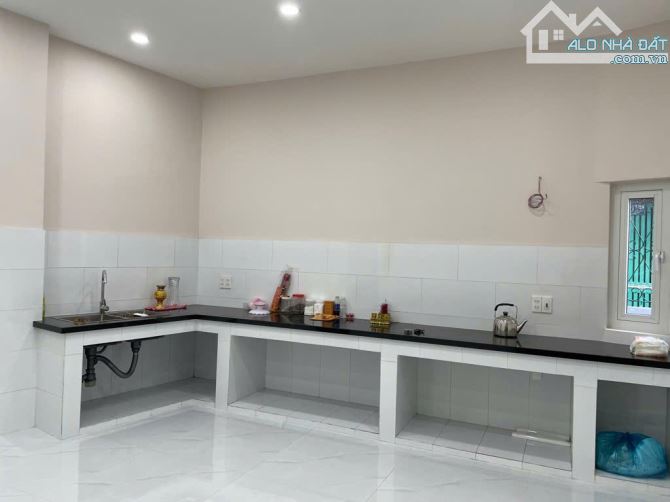nhà mới q12 ở ngay- ngang 4.2m2 giá chỉ nhỉnh 2 tỷ